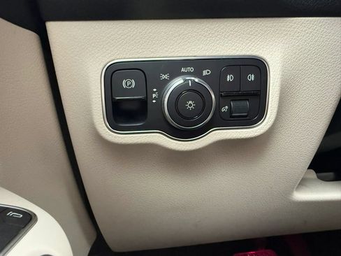 Used 2022 Mercedes-Benz GLB 250 4MATIC image 33