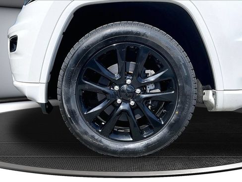 Used 2021 Jeep Grand Cherokee Laredo X AWD/4WD image 34