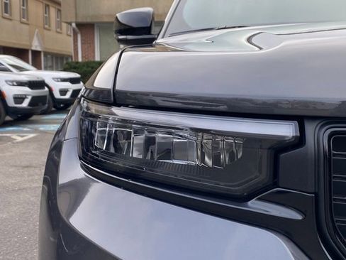 New 2025 Jeep Grand Cherokee Limited image 12