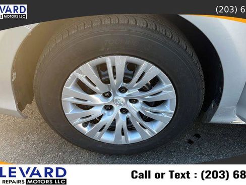 Used 2012 Toyota Camry L image 32