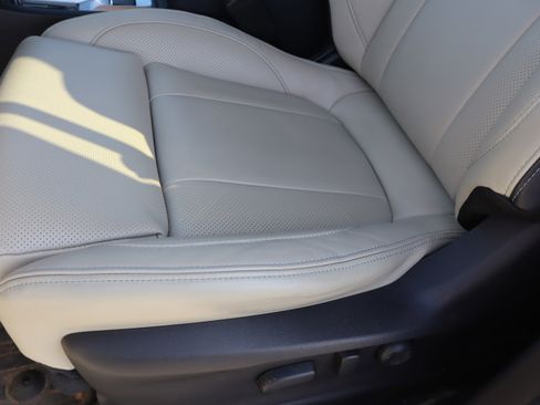 Used 2024 Subaru Ascent Limited w/ Technology Package image 17