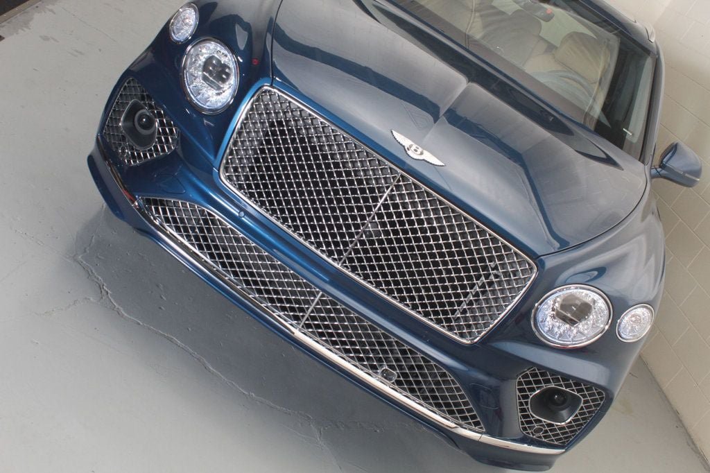 Used 2022 Bentley Bentayga AWD/4WD image 15