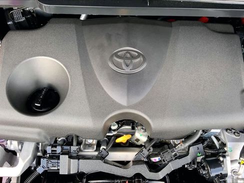 Used 2026 Toyota Sienna XSE FWD image 32