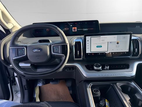 New 2025 Ford Expedition Max Platinum w/ Driver's Package image 10