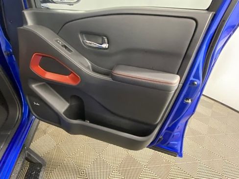 Used 2025 Nissan Frontier PRO-4X w/ Pro Convenience Package image 11