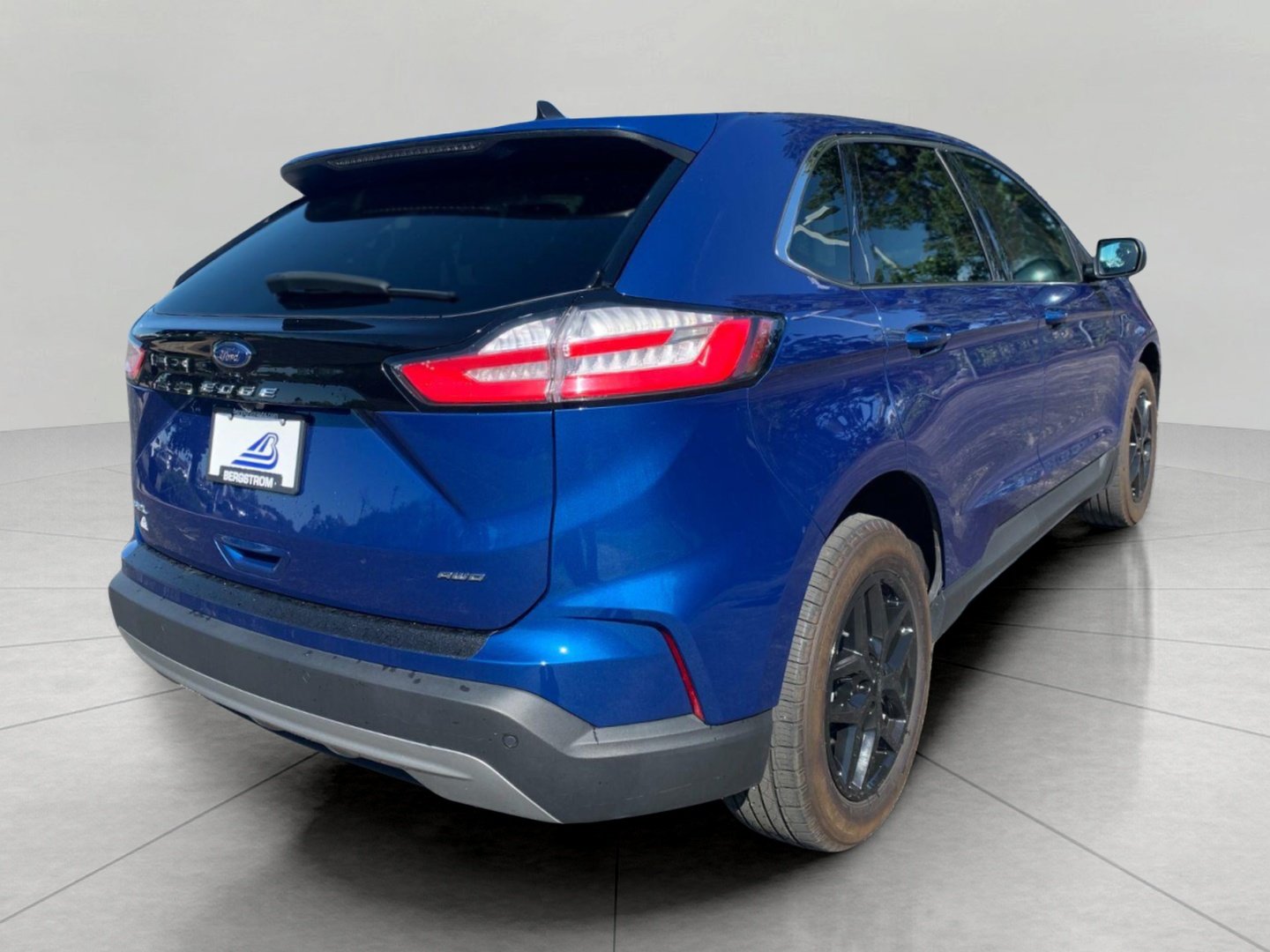 Used 2023 Ford Edge SEL w/ Convenience Package AWD/4WD image 6