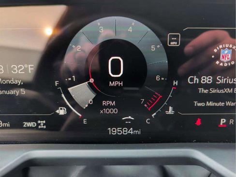 Used 2025 GMC Acadia Elevation image 11