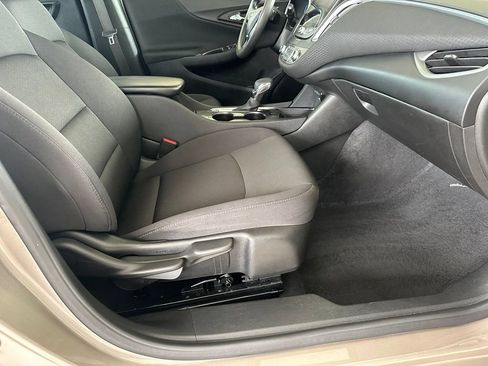 Used 2025 Chevrolet Malibu LT FWD image 37