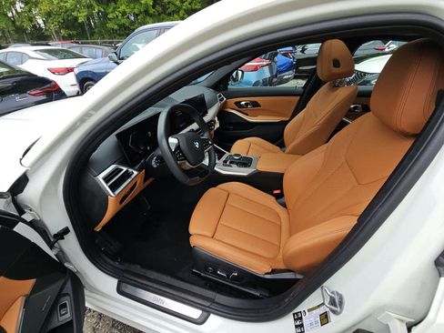 Used 2025 BMW 330i xDrive Sedan w/ Premium Package AWD/4WD image 13