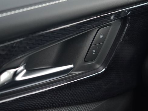 New 2025 Chevrolet Blazer EV LT image 19