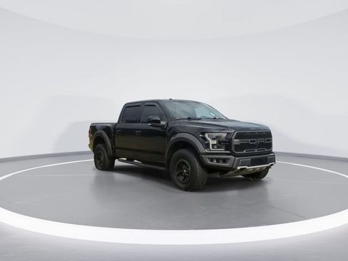 Used 2017 Ford F150 Raptor w/ Equipment Group 802A Luxury AWD/4WD image 2