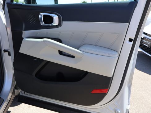 Used 2023 Kia Sorento SX Prestige AWD/4WD image 11