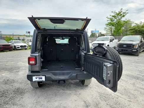 Used 2023 Jeep Wrangler Sport S image 28