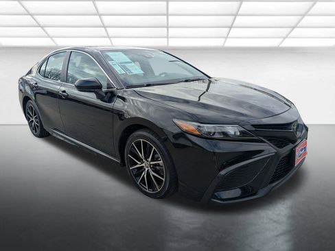 Used 2024 Toyota Camry SE FWD image 1