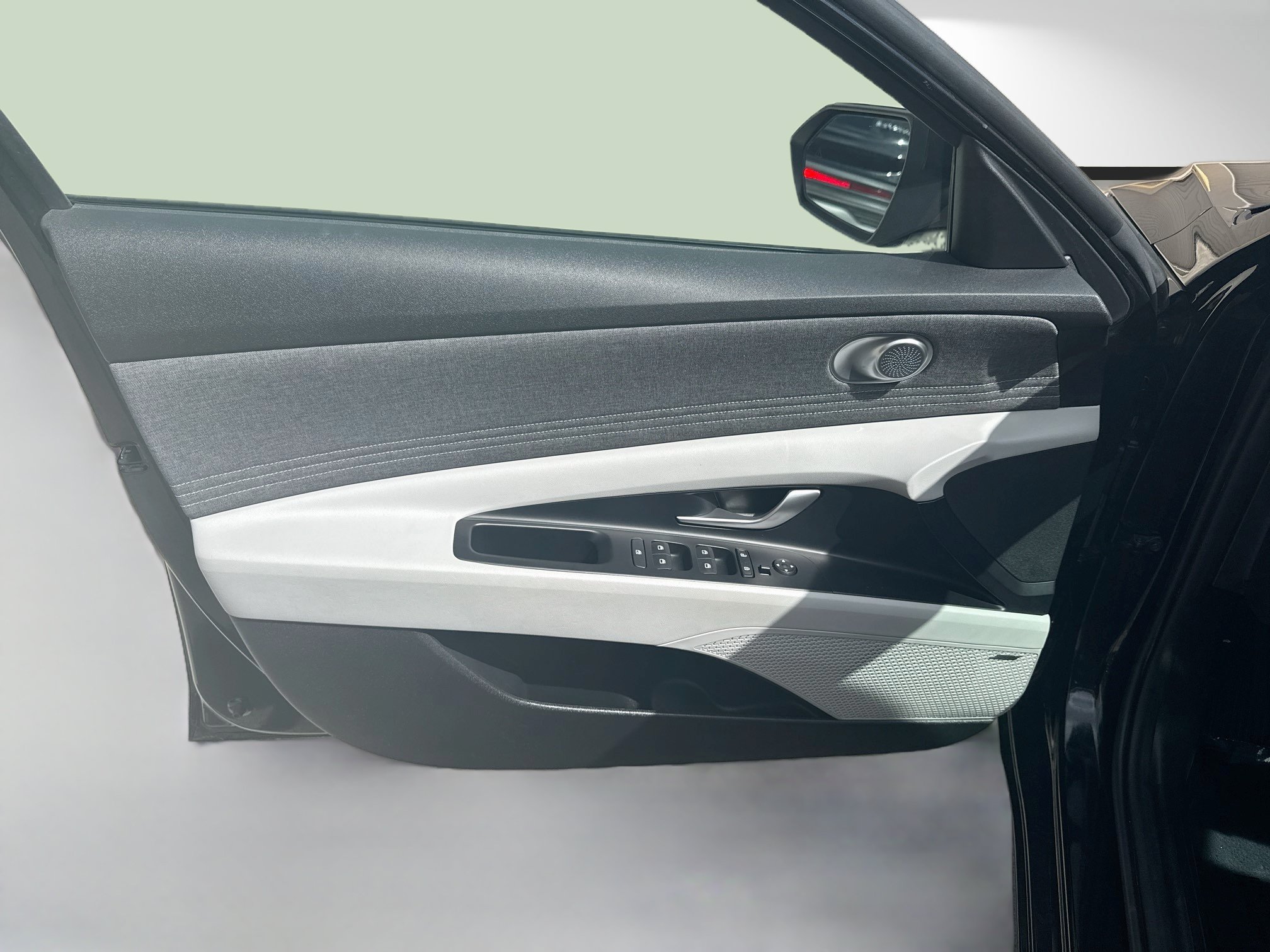 Used 2021 Hyundai Elantra Limited w/ Cargo Package FWD image 17