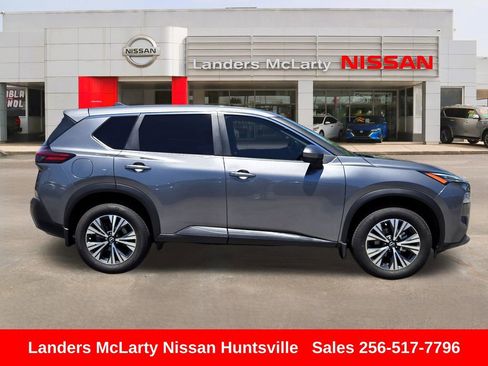 Used 2023 Nissan Rogue SV FWD image 2