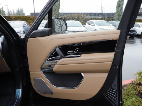 New 2026 Land Rover Range Rover Autobiography image 7