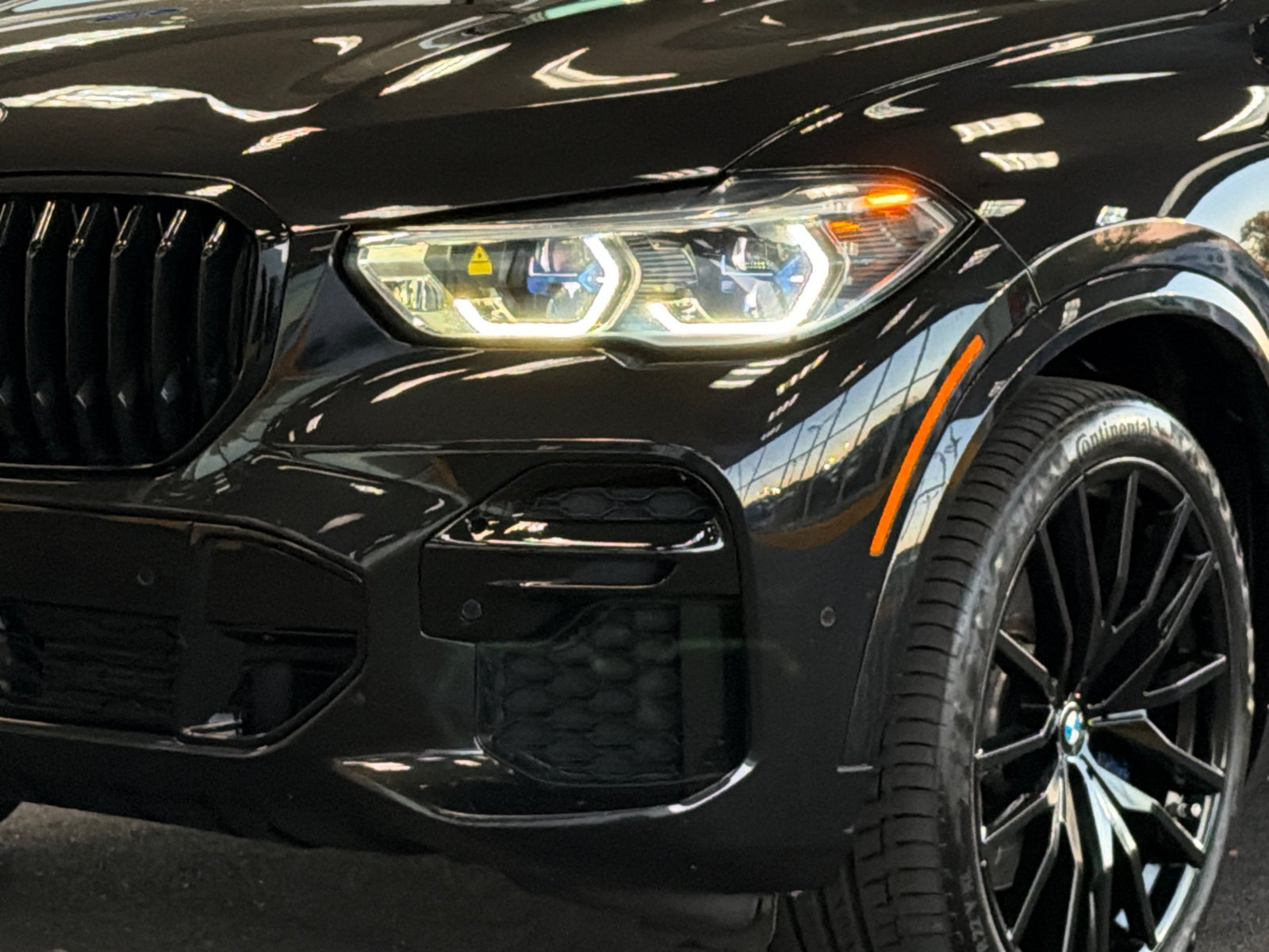 Used 2022 BMW X5 xDrive40i w/ M Sport Package AWD/4WD image 2