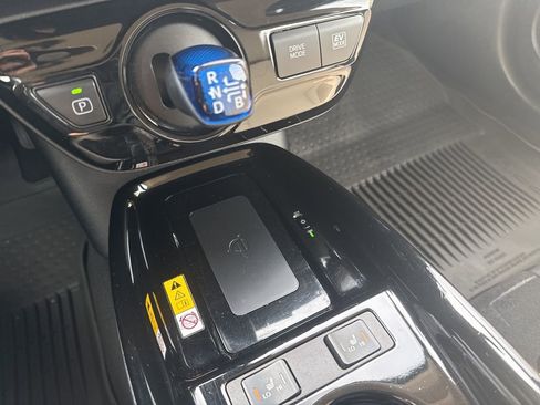 Used 2022 Toyota Prius XLE image 24