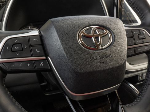 Used 2022 Toyota Highlander Platinum AWD/4WD image 31