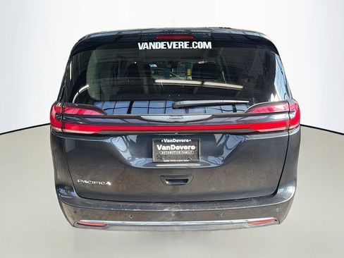 Used 2023 Chrysler Pacifica Touring-L image 8