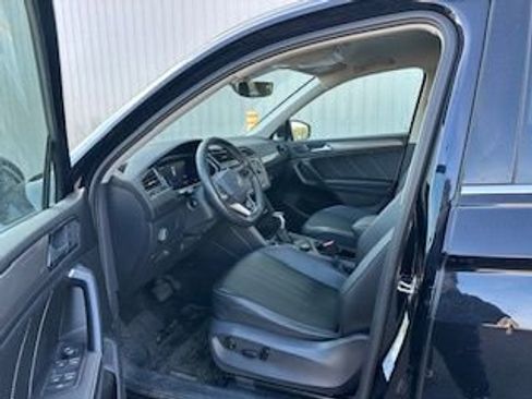 Used 2022 Volkswagen Tiguan SE image 11