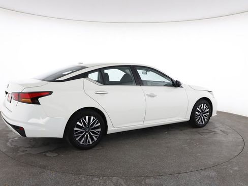 Used 2025 Nissan Altima 2.5 SV image 13