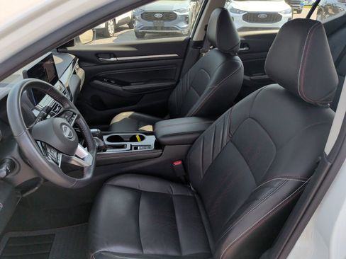 Used 2023 Nissan Altima 2.5 SR w/ SR Premium Package AWD/4WD image 4