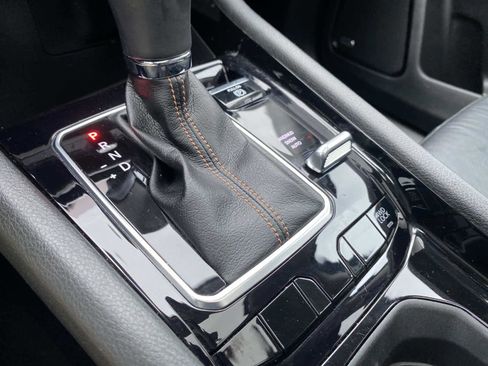 Certified 2022 Jeep Compass Limited w/ Sun and Sound Group image 15