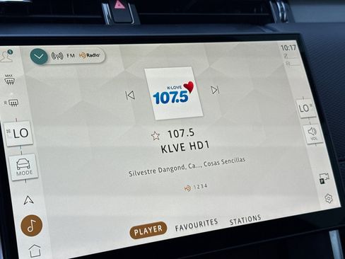 Used 2025 Land Rover Discovery Sport Dynamic SE image 21