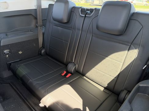 Used 2018 Volkswagen Tiguan SEL w/ 3rd Row Seat Package image 26