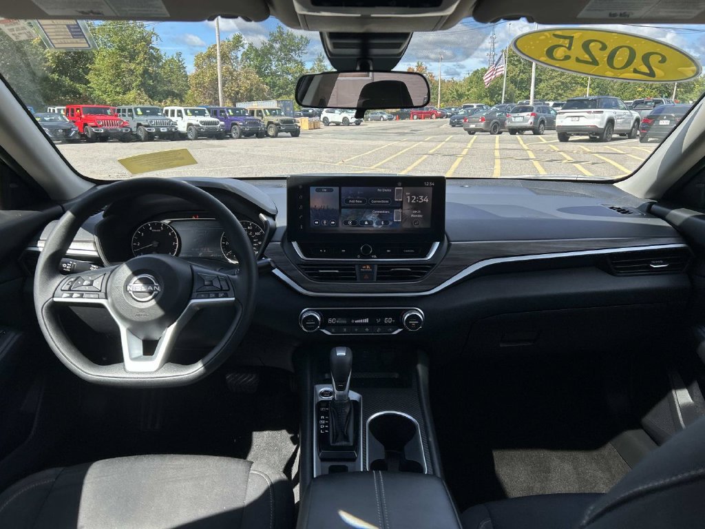 Certified 2025 Nissan Altima 2.5 SV w/ SV Special Edition Package AWD/4WD image 17