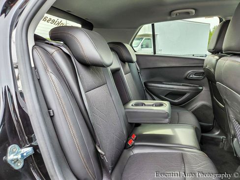 Used 2020 Chevrolet Trax LT w/ LT Convenience Package AWD/4WD image 25