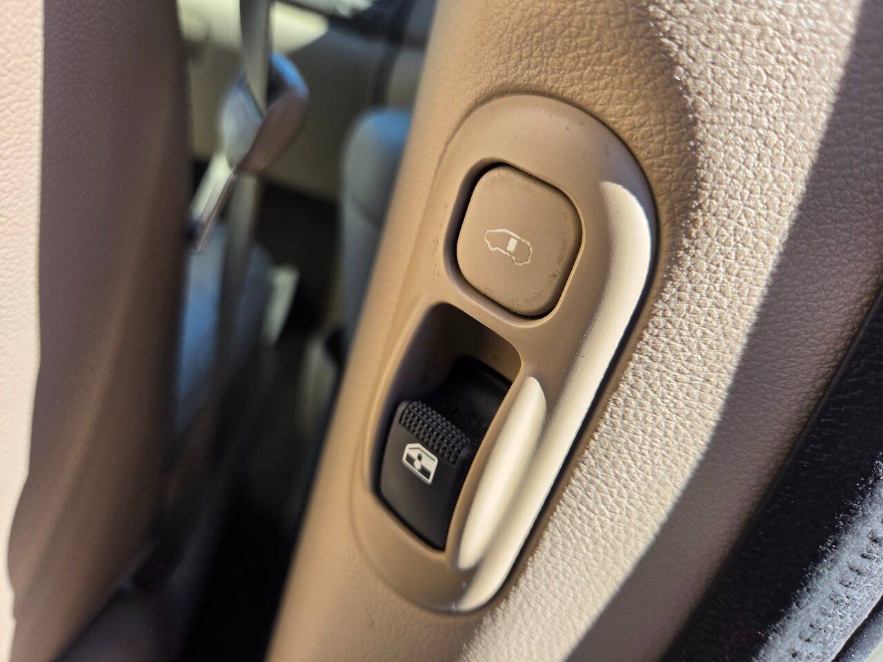 Used 2012 Kia Sedona EX w/ Luxury Pkg FWD image 29