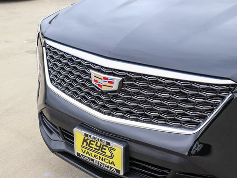 Used 2024 Cadillac XT4 Luxury w/ Cold Weather Package FWD image 8
