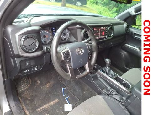 Used 2020 Toyota Tacoma TRD Off-Road w/ Technology Package AWD/4WD image 10