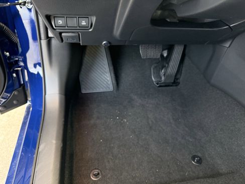 Certified 2025 Toyota Prius Plug-In Hybrid image 12