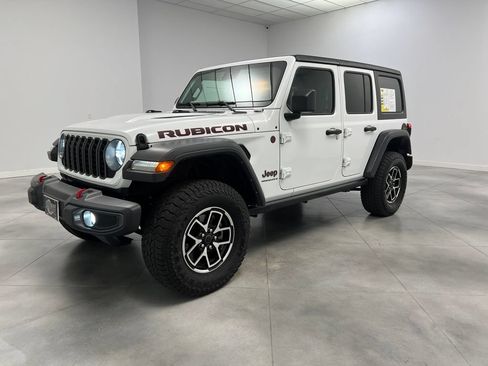 Used 2024 Jeep Wrangler Unlimited Rubicon AWD/4WD image 4