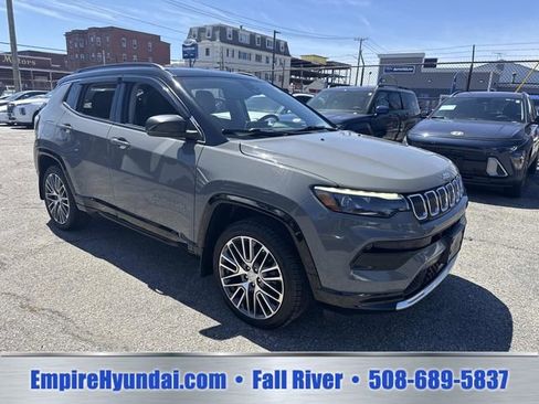 Used 2022 Jeep Compass Limited w/ Elite Group AWD/4WD image 2