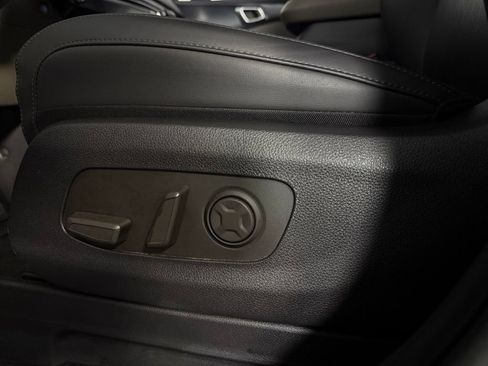 Used 2026 Kia Carnival FWD image 23