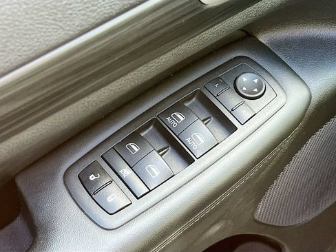 Used 2022 Jeep Grand Cherokee Laredo X AWD/4WD image 18