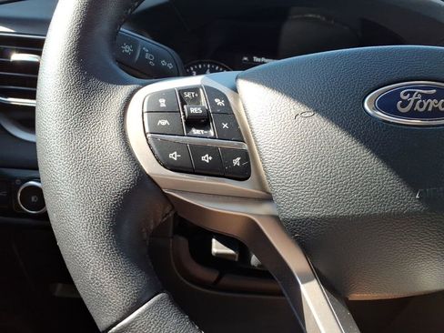 Used 2024 Ford Explorer XLT w/ Equipment Group 202A AWD/4WD image 18