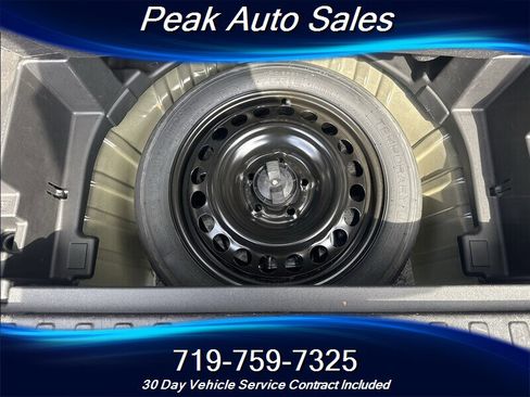 Used 2022 Chevrolet Equinox LT w/ Driver Convenience Package AWD/4WD image 34