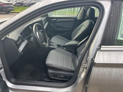 Used 2025 Volkswagen Jetta SE FWD image 7