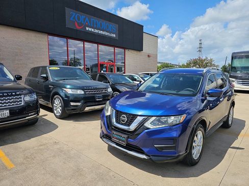 Used 2018 Nissan Rogue SV w/ Premium Package FWD image 1