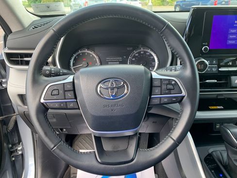 Used 2024 Toyota Highlander XLE AWD/4WD image 26