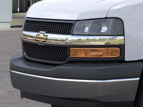 New 2025 Chevrolet Express 4500 w/ Power Convenience Package RWD image 13