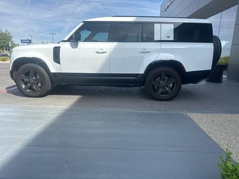 Used 2024 Land Rover Defender 130 X-Dynamic SE image 8