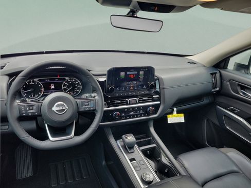 Used 2023 Nissan Pathfinder SL AWD/4WD image 11
