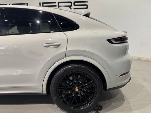 Used 2024 Porsche Cayenne Coupe w/ Premium Package Plus AWD/4WD image 4